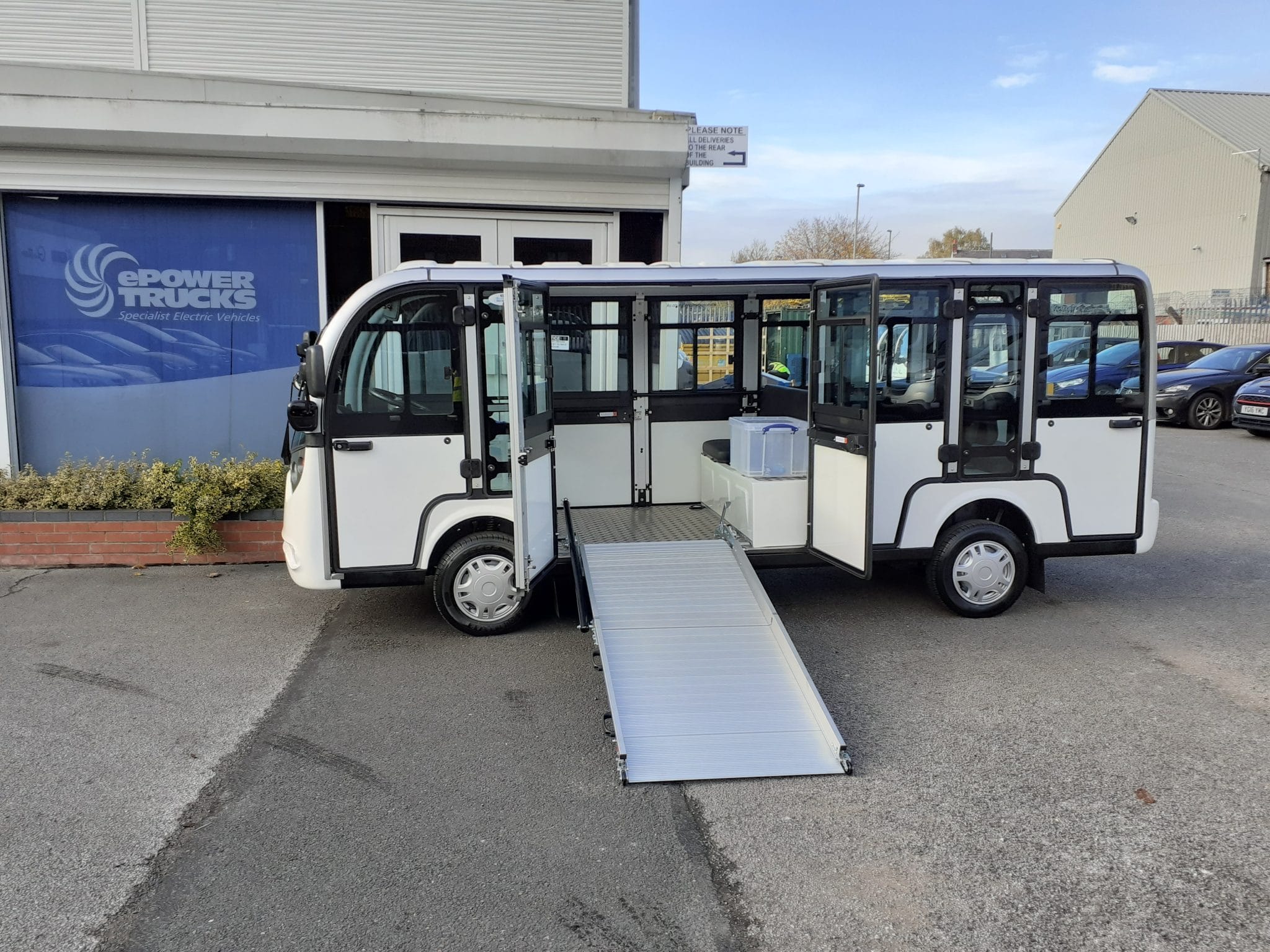 Electric shuttle bus with accessibility ramp