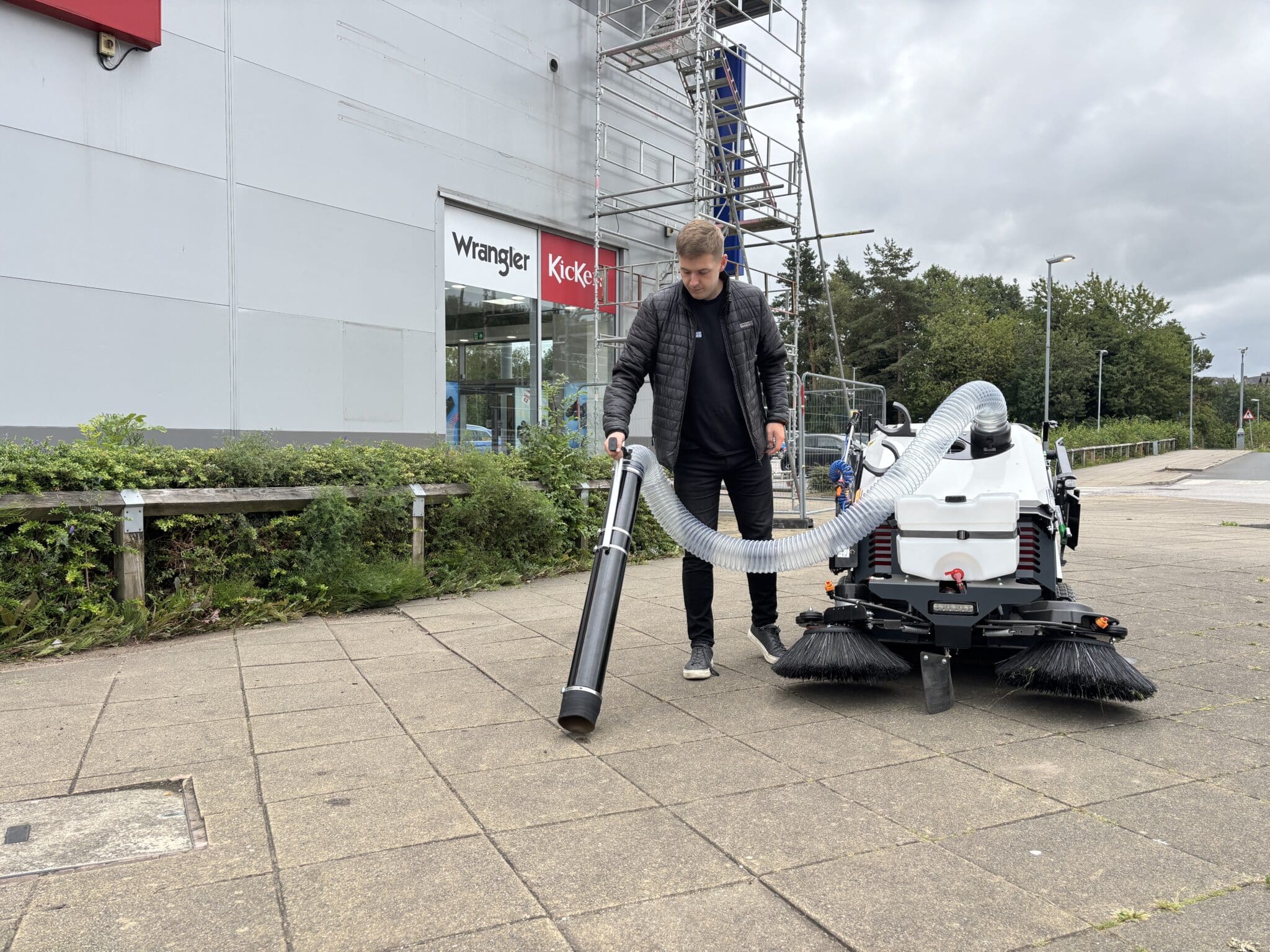 MaxWind 2 maxwind in use 3 scaled